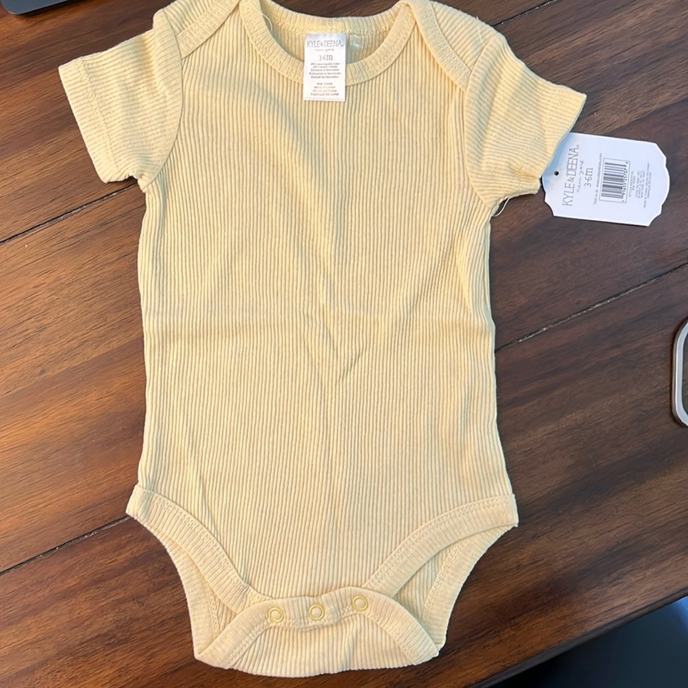 Kyle & Deena Yellow short sleeve one piece bodysuit 3 to 6 months new